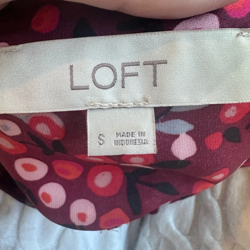 LOFT Blouse‎ Top Velvet Buttons Red & Pink Floral with Cuffed Sleeves Small